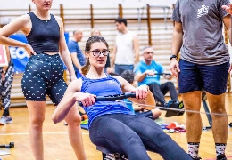 Belehúztak az egyetemi csarnokban